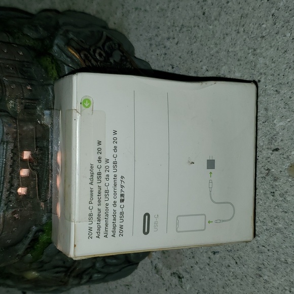 New White Apple 20W USB-C Power Adapter - Picture 5 of 6